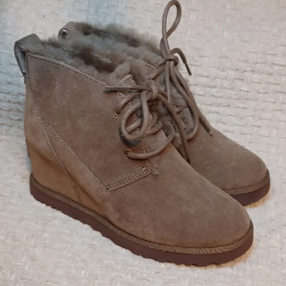 Women's UGG Lace Up Chestnut Wedge Bootie - Picture 1 of 8